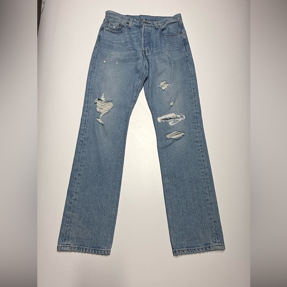 Distressed Big E Levi’s Jeans size 28x30